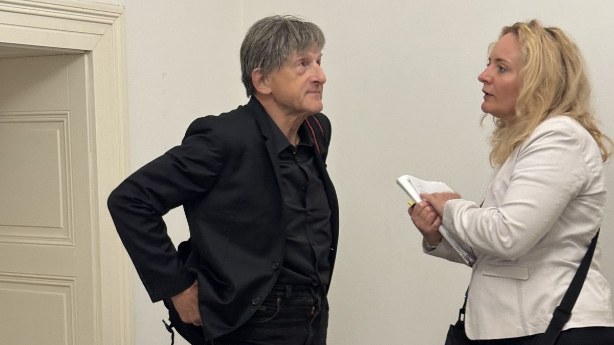 Kvůli pokálené chodbě se v Plzni servali důchodci